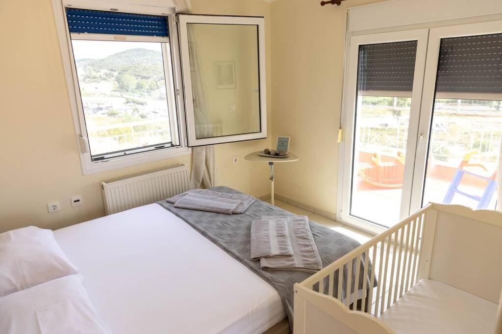 Port View House-Comfy Family Apartment-Panoramic View Nea Peramos  Exterior photo
