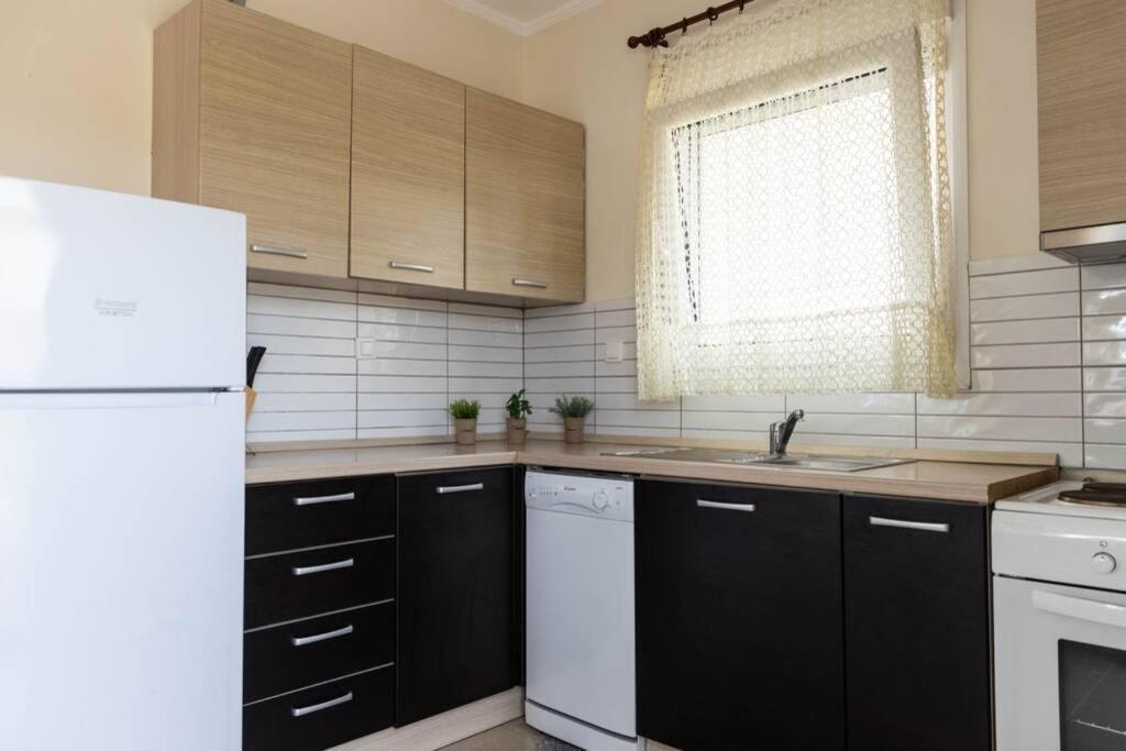 Port View House-Comfy Family Apartment-Panoramic View Nea Peramos  Exterior photo
