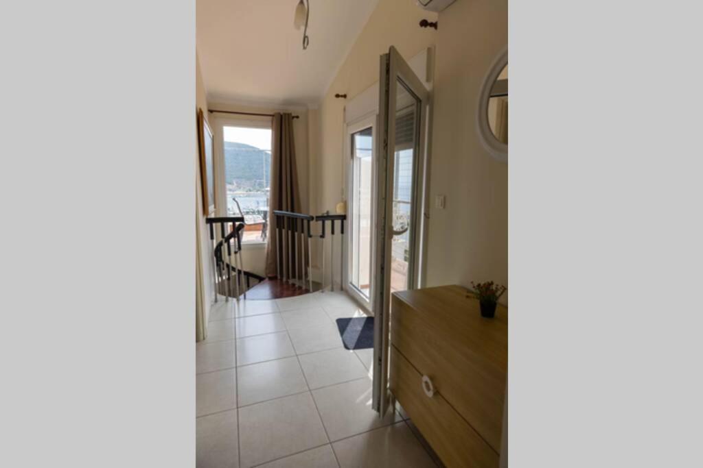 Port View House-Comfy Family Apartment-Panoramic View Nea Peramos  Exterior photo